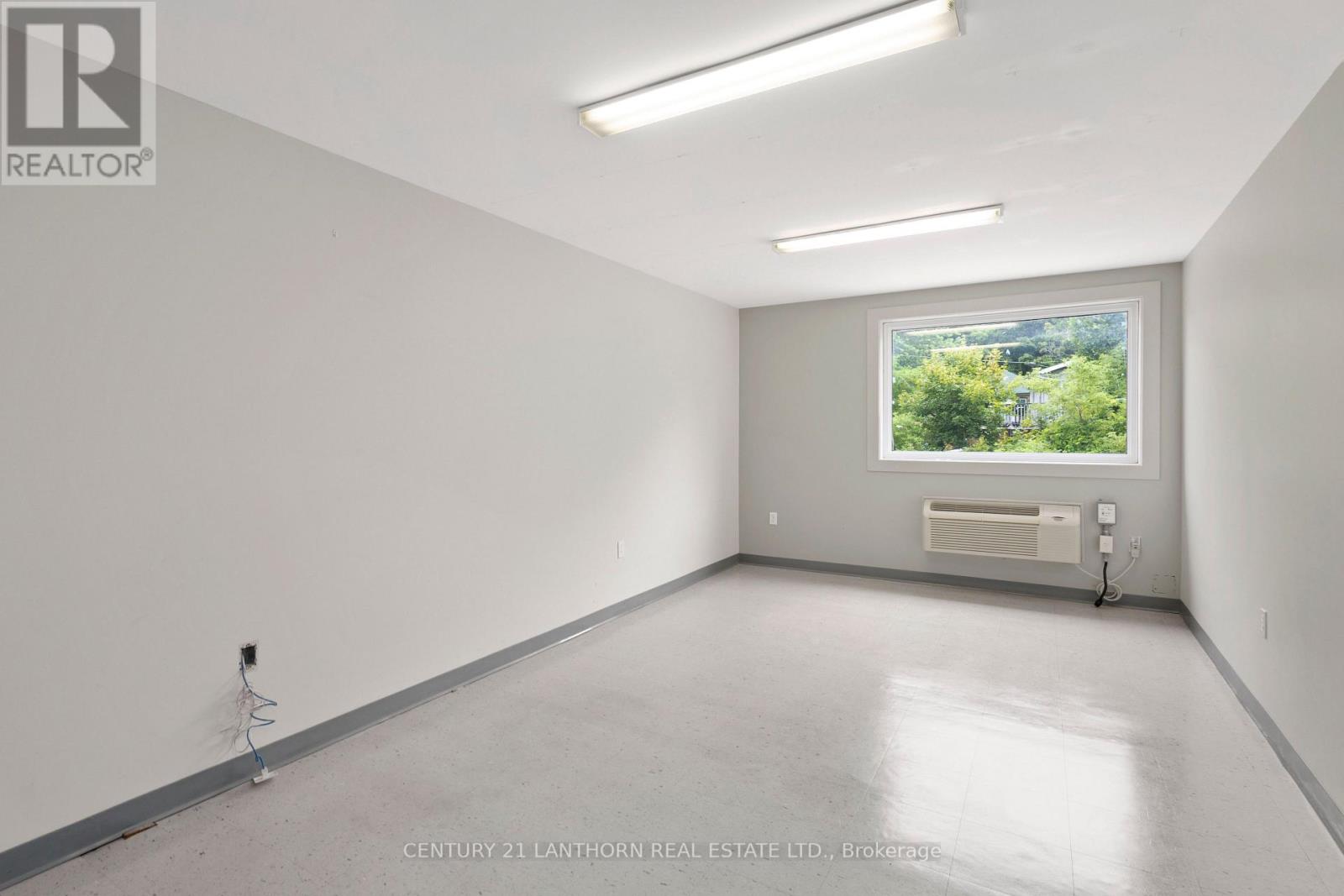 215 - 35 Bridge Street, Prince Edward County, Ontario  K0K 2T0 - Photo 1 - X12737906