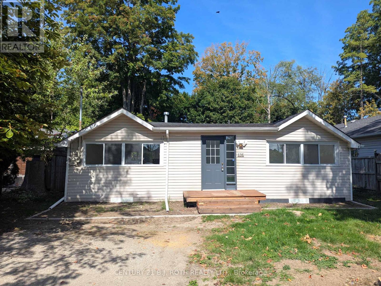 696 HASTINGS AVENUE, Innisfil, Ontario