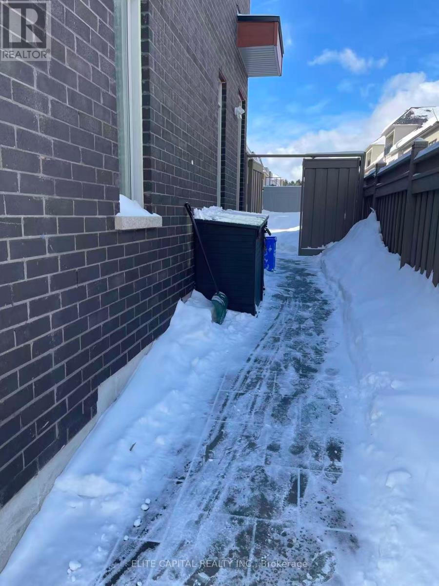 195 Milky Way Drive, Richmond Hill, Ontario  L4C 5H3 - Photo 9 - N12670532