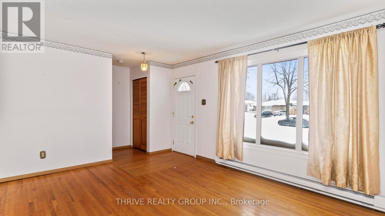 35 Kintail Crescent, London South, Ontario  N6E 1J4 - Photo 3 - X12737956