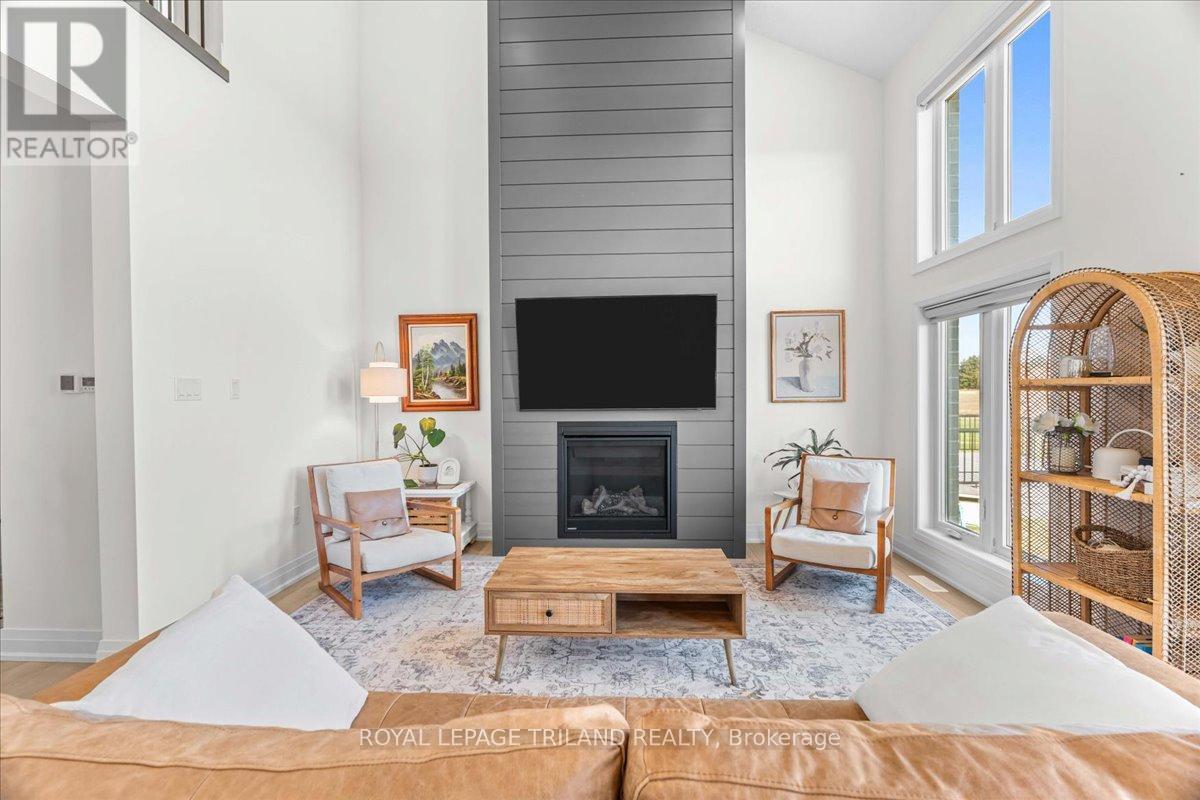 662 Ketter Way, Plympton-Wyoming, Ontario  N0N 1T0 - Photo 15 - X12550384