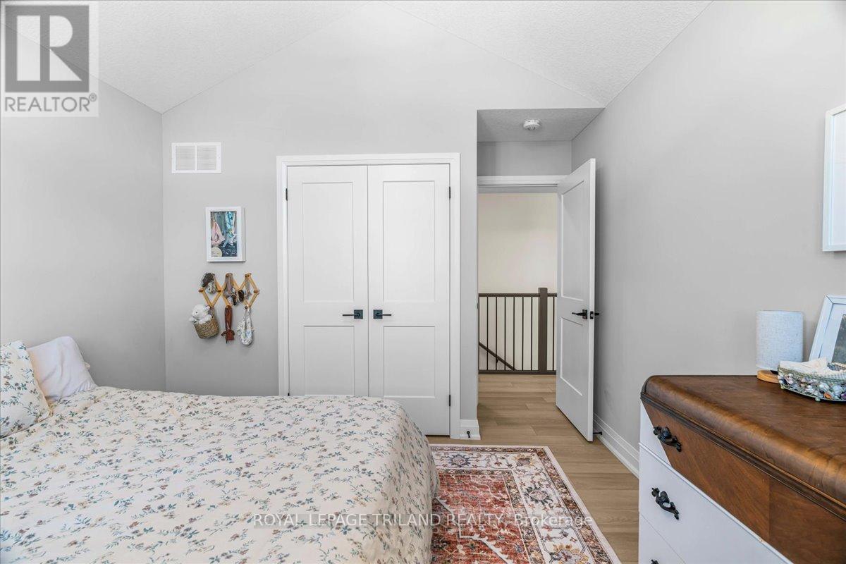 662 Ketter Way, Plympton-Wyoming, Ontario  N0N 1T0 - Photo 22 - X12550384