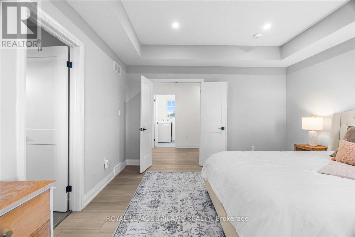 662 Ketter Way, Plympton-Wyoming, Ontario  N0N 1T0 - Photo 27 - X12550384