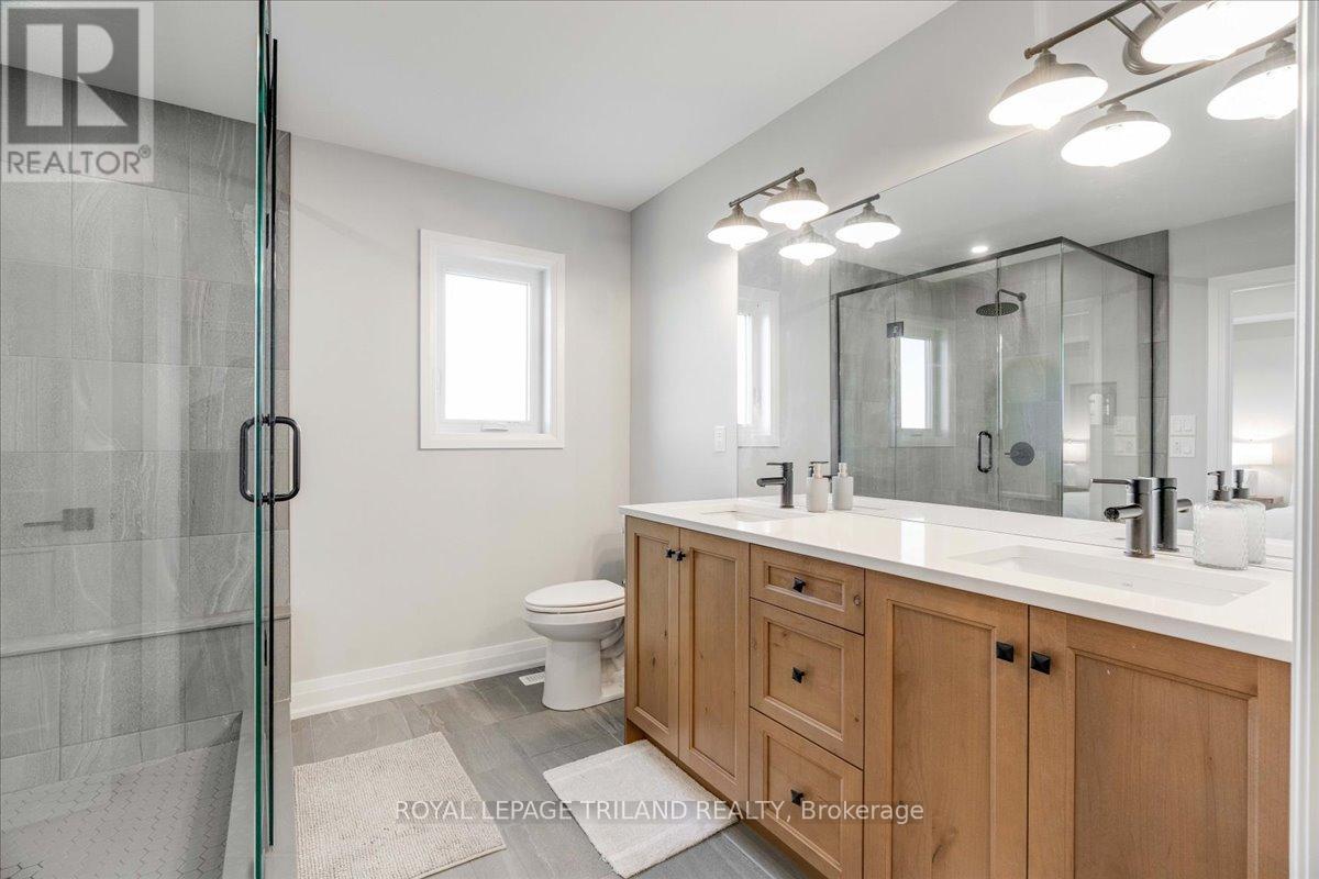 662 Ketter Way, Plympton-Wyoming, Ontario  N0N 1T0 - Photo 28 - X12550384