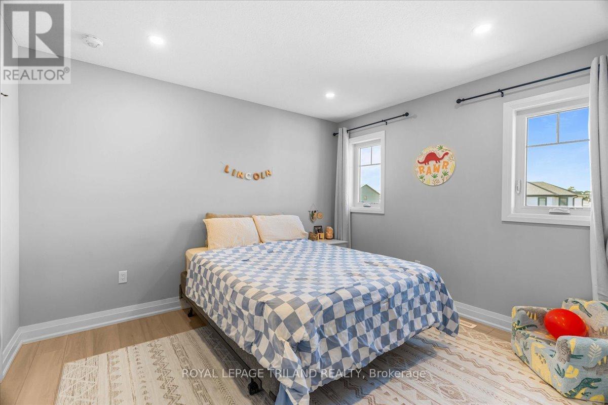 662 Ketter Way, Plympton-Wyoming, Ontario  N0N 1T0 - Photo 32 - X12550384