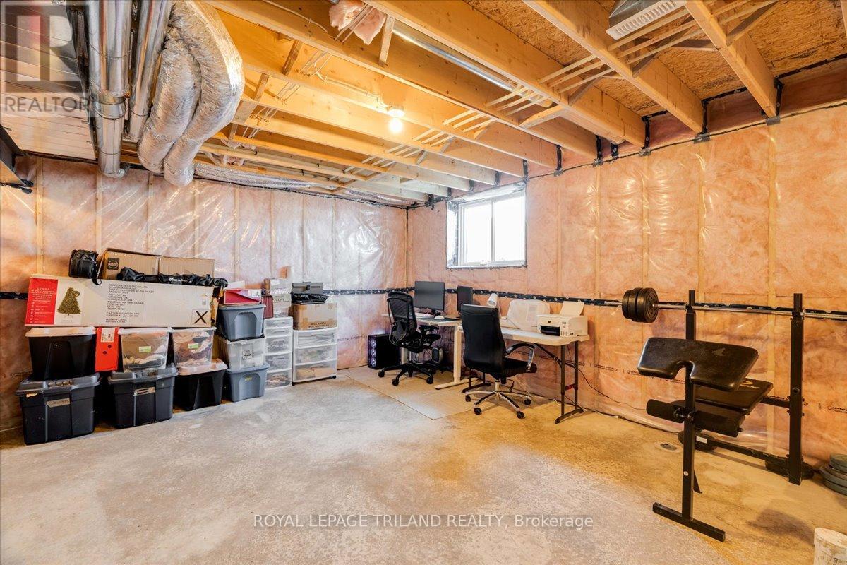 662 Ketter Way, Plympton-Wyoming, Ontario  N0N 1T0 - Photo 35 - X12550384