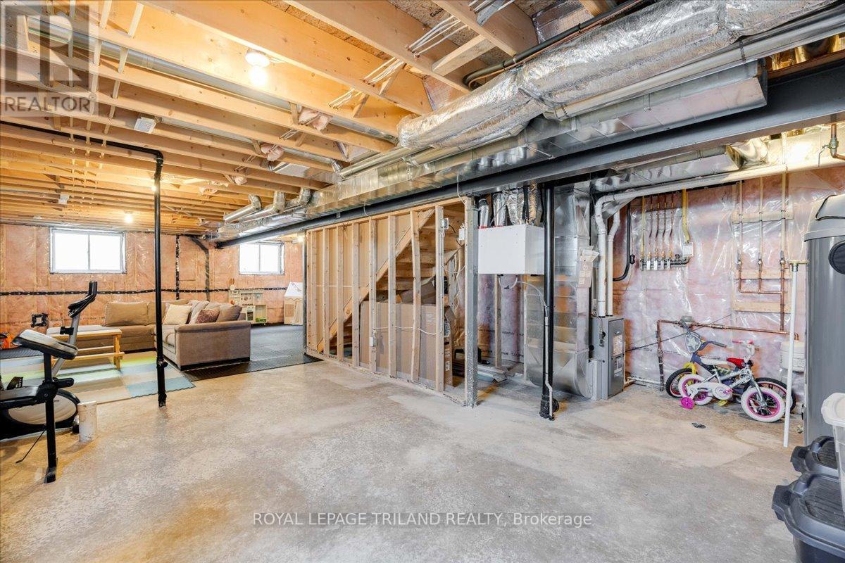 662 Ketter Way, Plympton-Wyoming, Ontario  N0N 1T0 - Photo 36 - X12550384