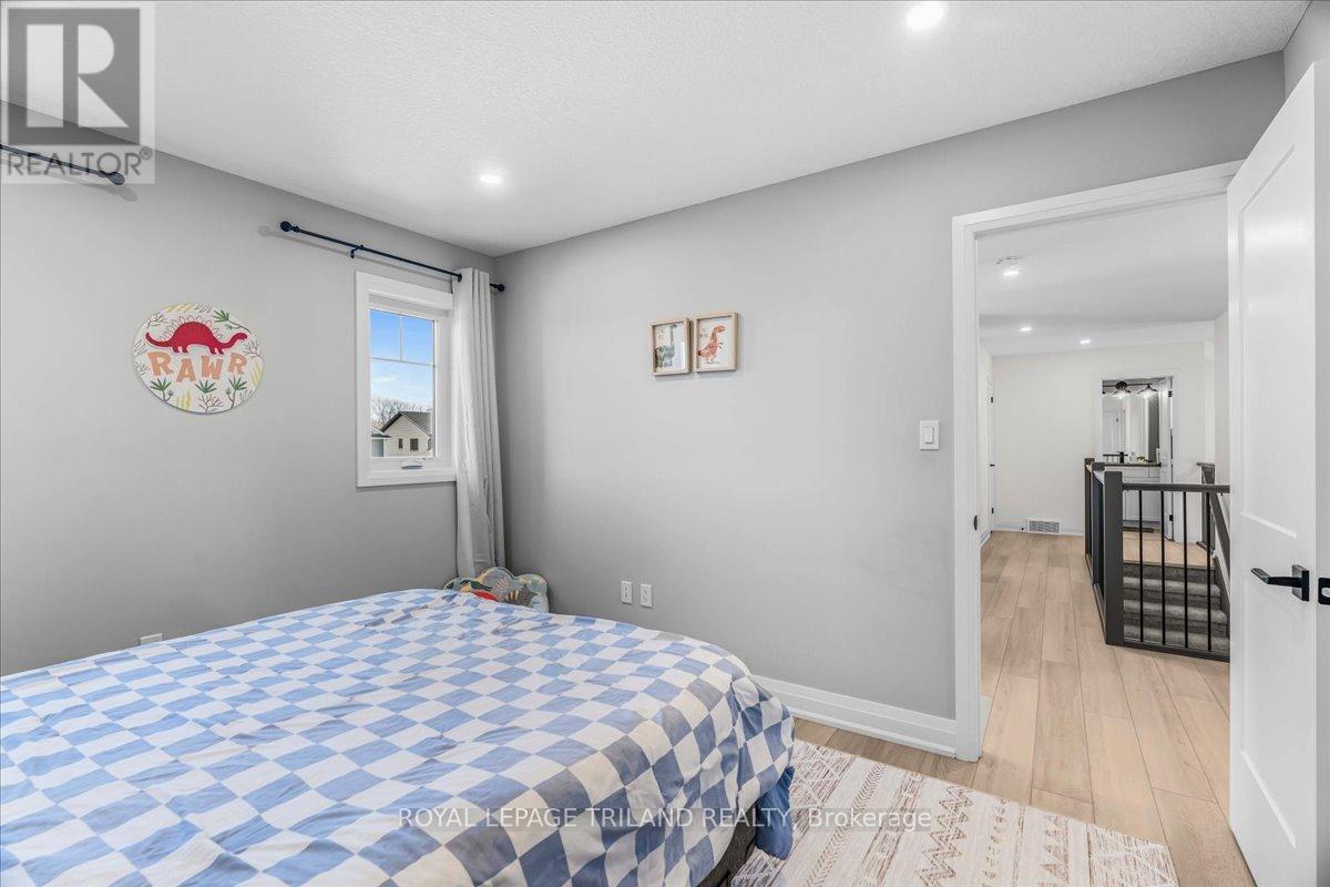 662 Ketter Way, Plympton-Wyoming, Ontario  N0N 1T0 - Photo 33 - X12550384