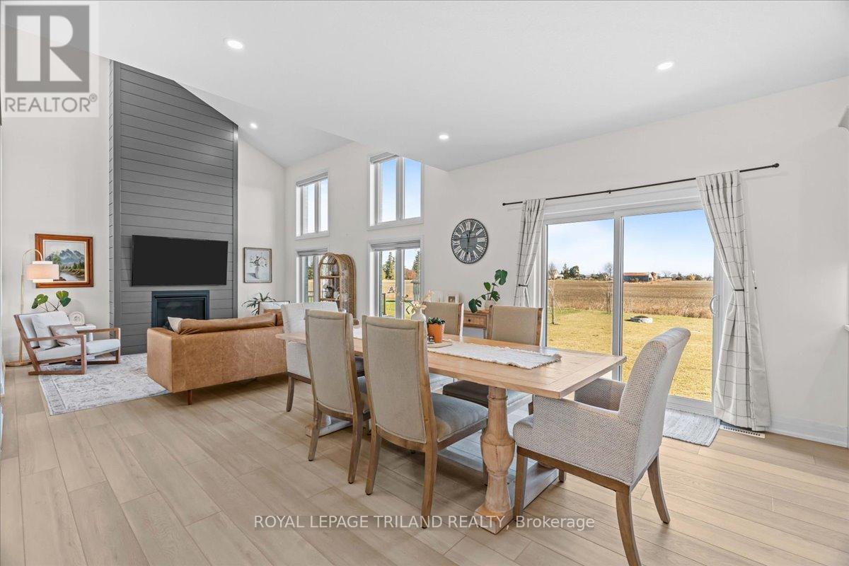 662 Ketter Way, Plympton-Wyoming, Ontario  N0N 1T0 - Photo 7 - X12550384