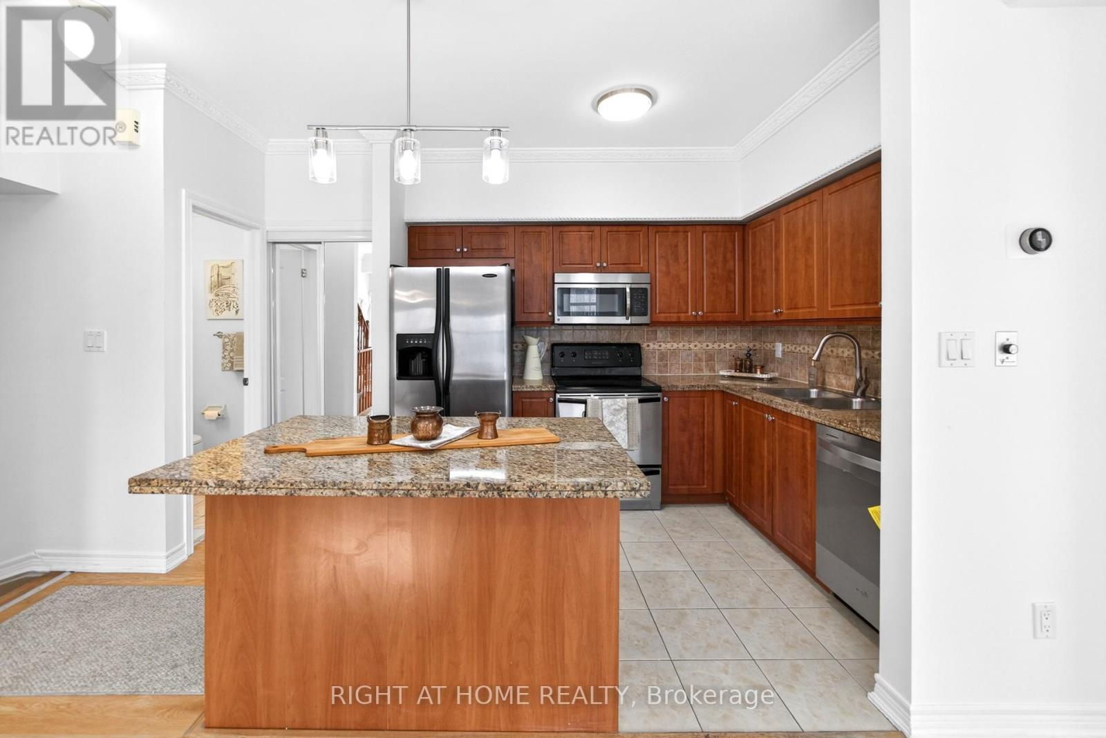 235 - 1837 Eglinton Avenue E, Toronto, Ontario  M4A 2Y4 - Photo 11 - C12737894