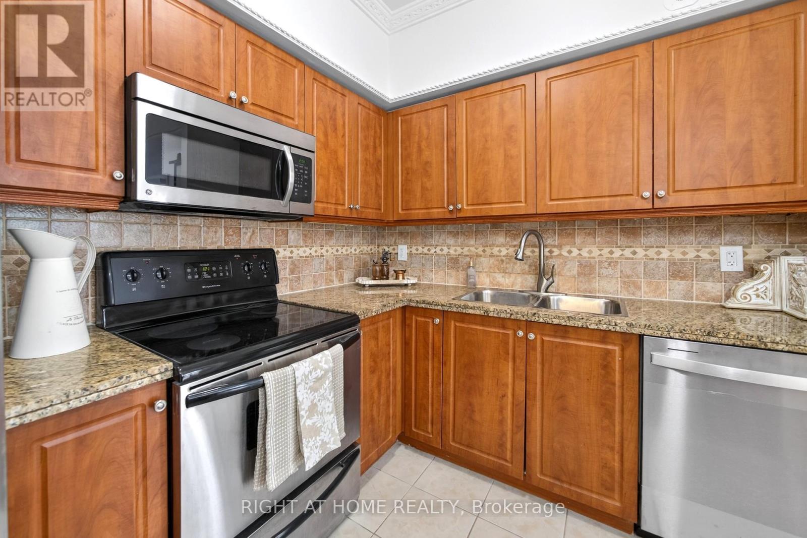 235 - 1837 Eglinton Avenue E, Toronto, Ontario  M4A 2Y4 - Photo 14 - C12737894