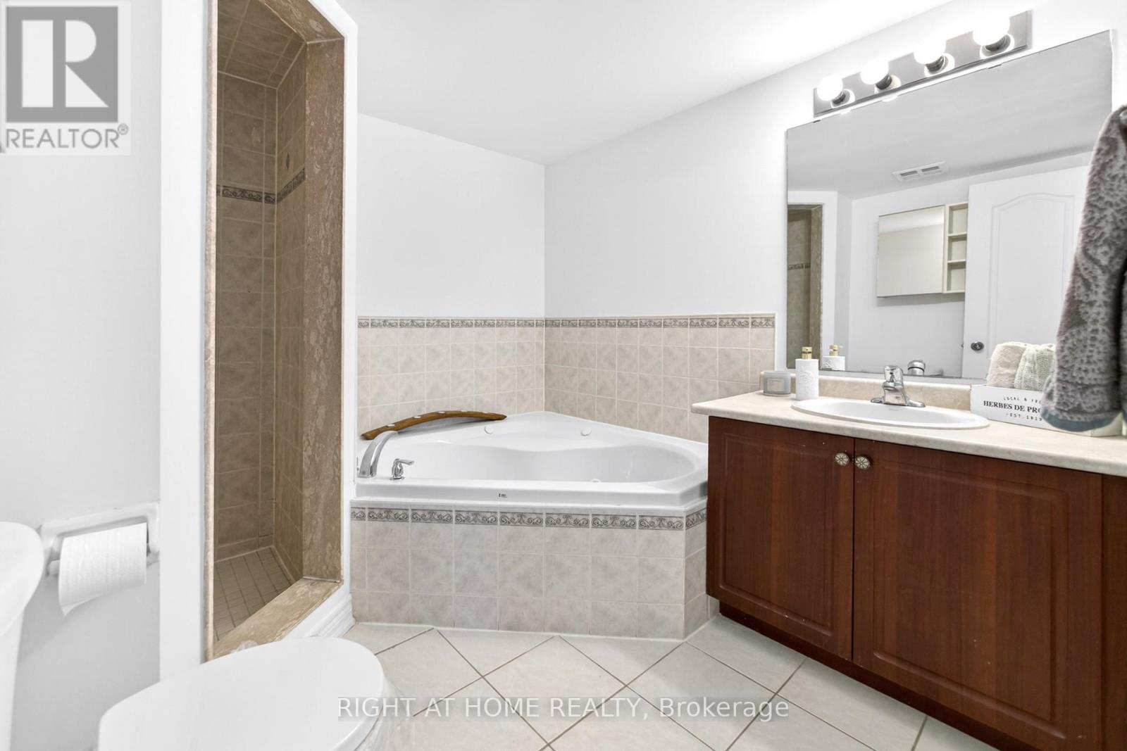 235 - 1837 Eglinton Avenue E, Toronto, Ontario  M4A 2Y4 - Photo 36 - C12737894