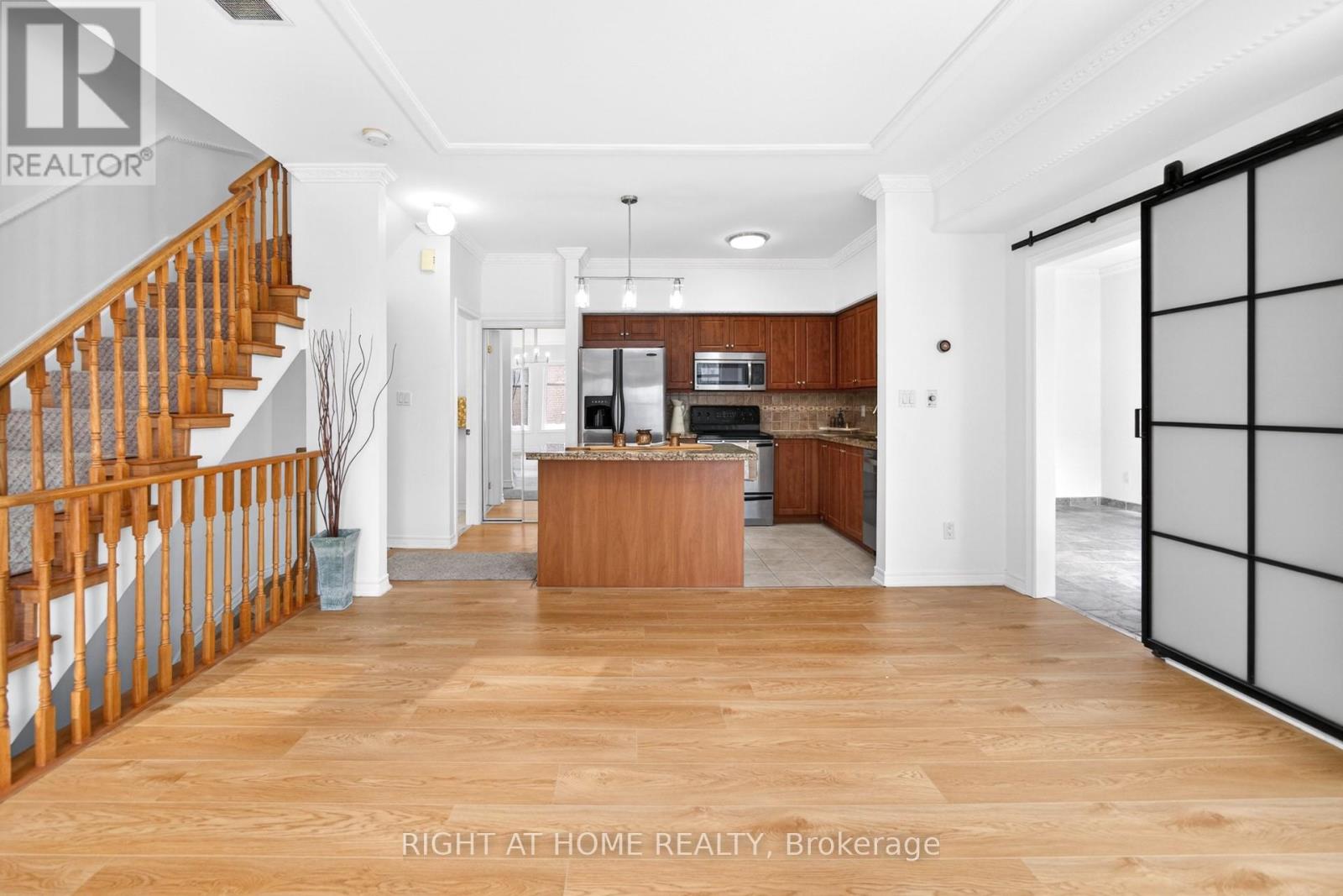 235 - 1837 Eglinton Avenue E, Toronto, Ontario  M4A 2Y4 - Photo 9 - C12737894