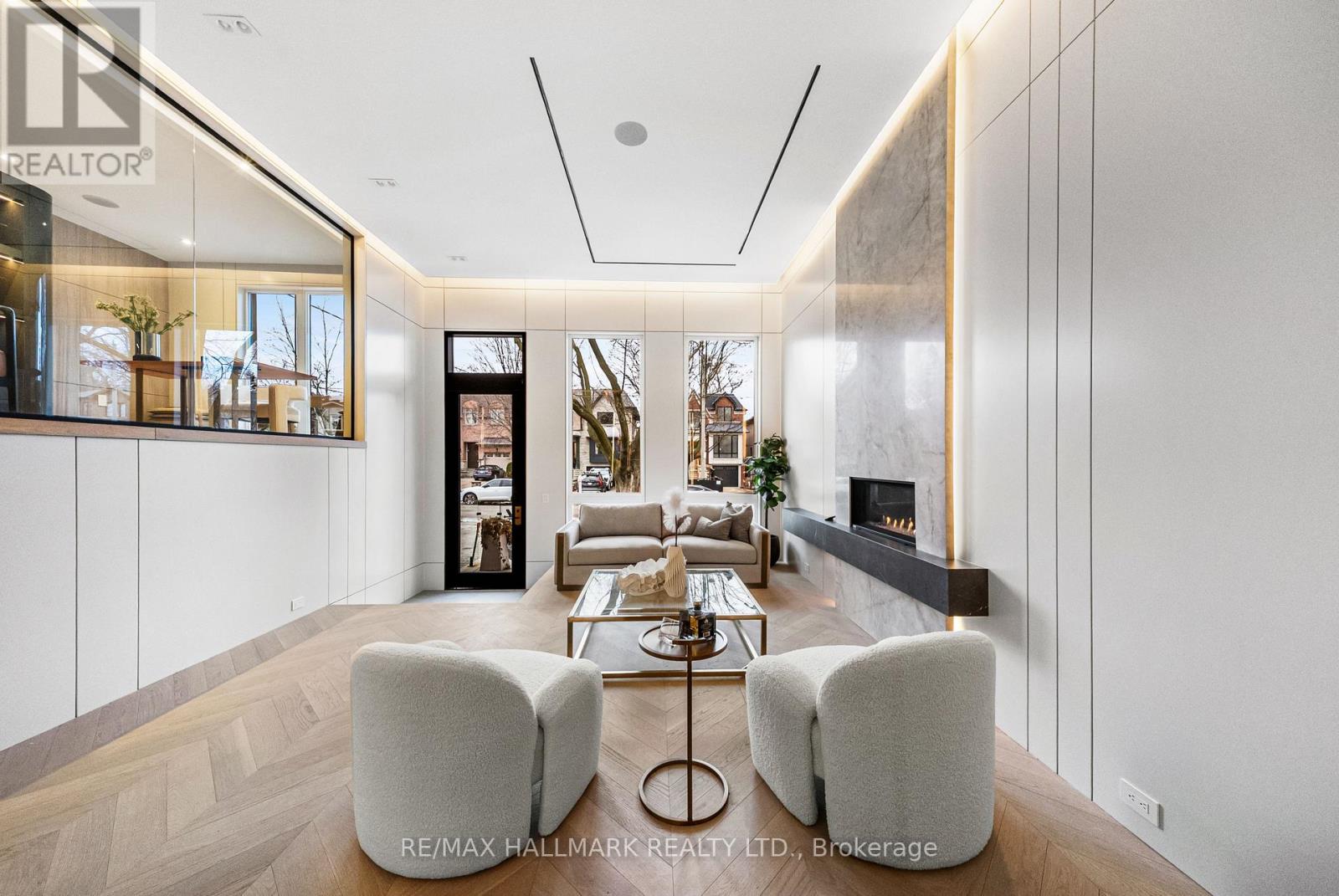 167 Parkhurst Boulevard, Toronto, Ontario  M4G 2E9 - Photo 4 - C12737940