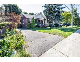 39 KELSONIA AVENUE, Toronto, Ontario