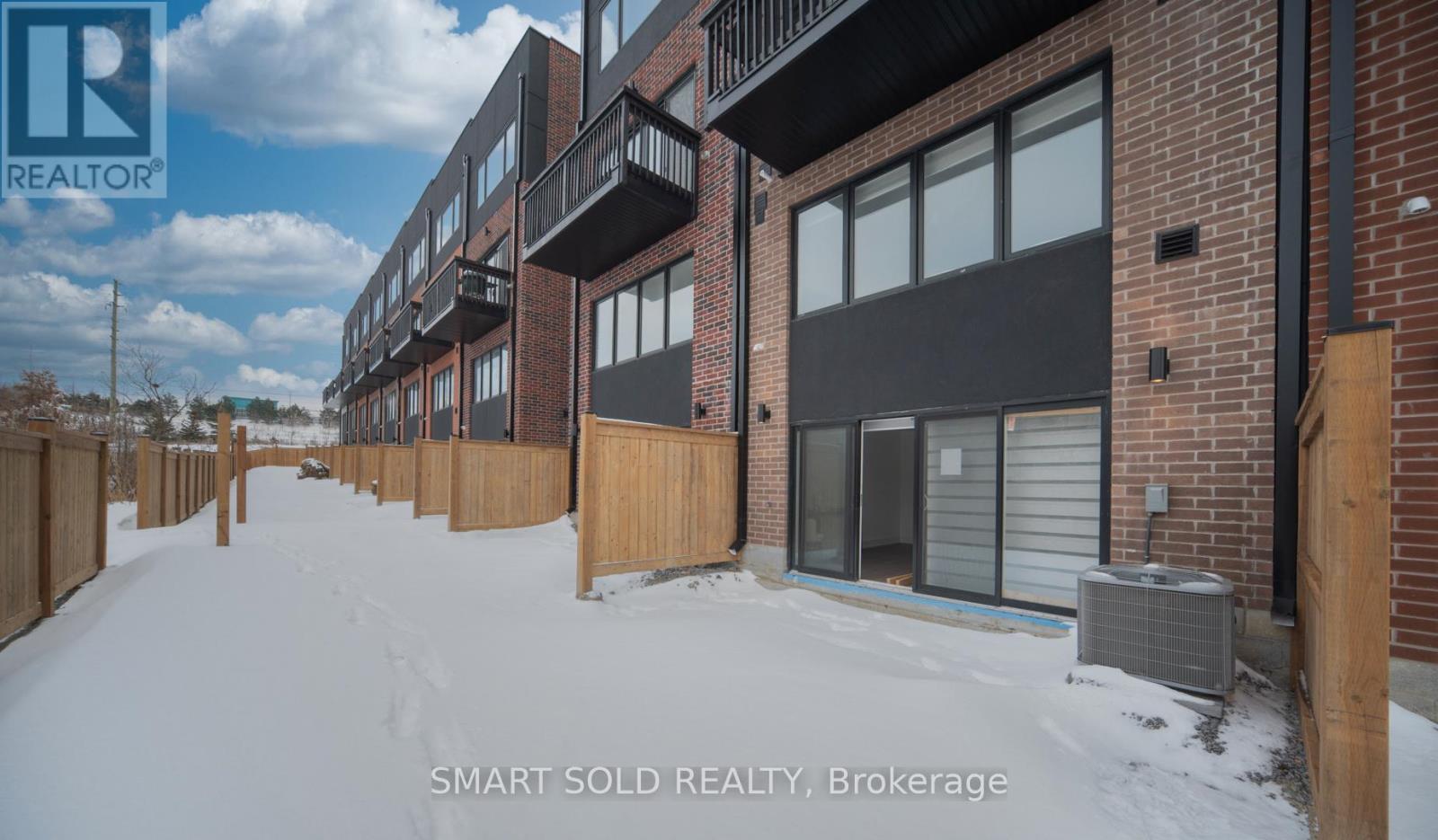 22 Chestnut Court, Aurora, Ontario  L4G 7C4 - Photo 4 - N12737916