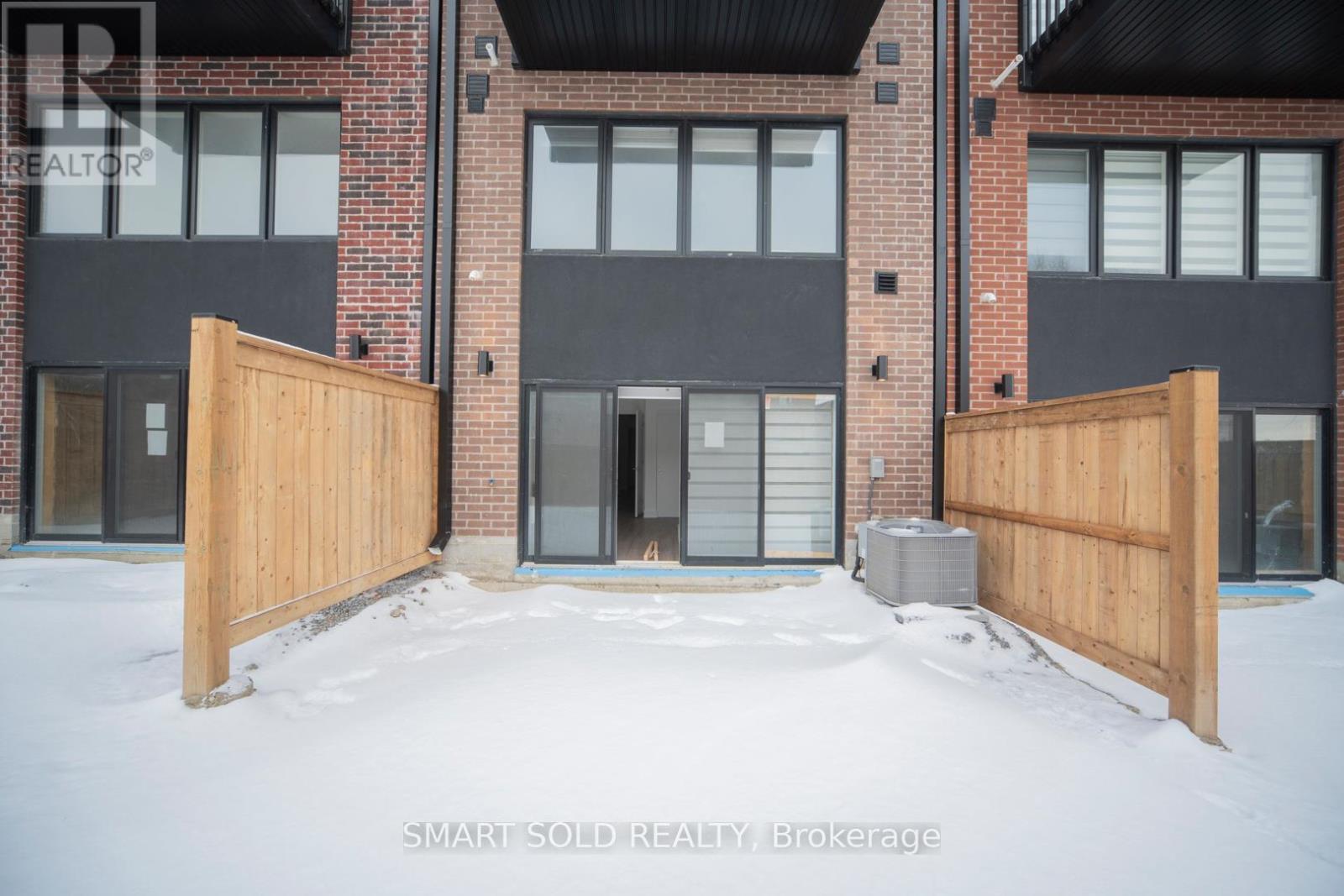 22 Chestnut Court, Aurora, Ontario  L4G 7C4 - Photo 5 - N12737916