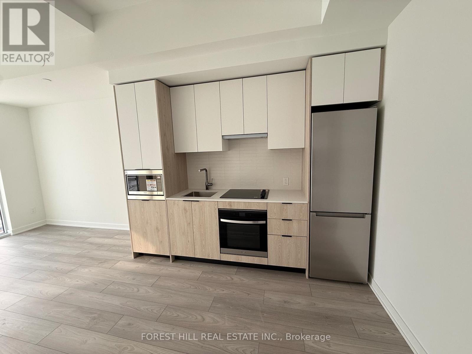 1013 - 1007 The Queensway Road, Toronto, Ontario  M8Z 0H4 - Photo 2 - W12737888