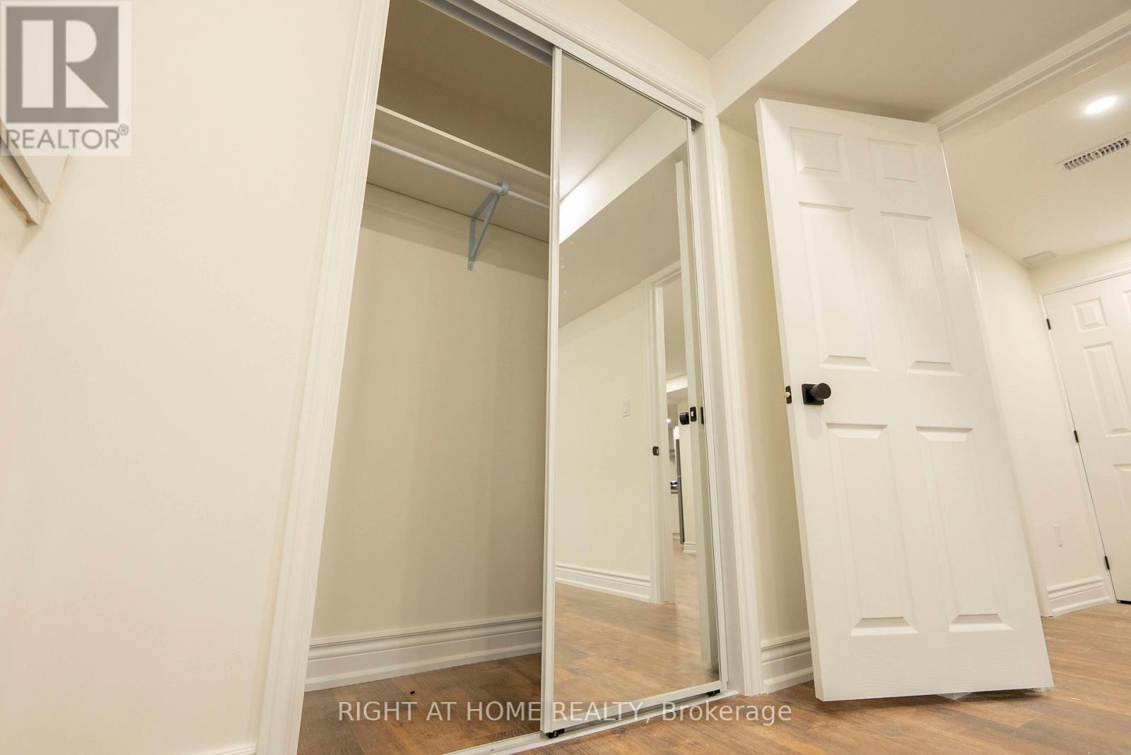 154 Bristol Road E, Mississauga, Ontario  L4Z 3V3 - Photo 13 - W12737952