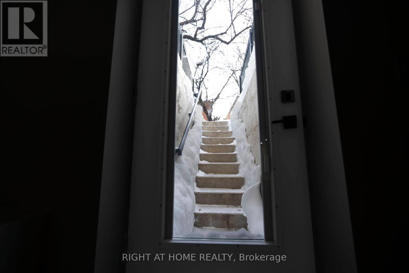 154 Bristol Road E, Mississauga, Ontario  L4Z 3V3 - Photo 2 - W12737952