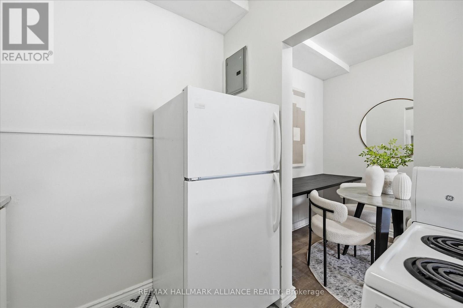 101 - 37 Mericourt Road, Hamilton, Ontario  L8S 2N5 - Photo 11 - X12737960