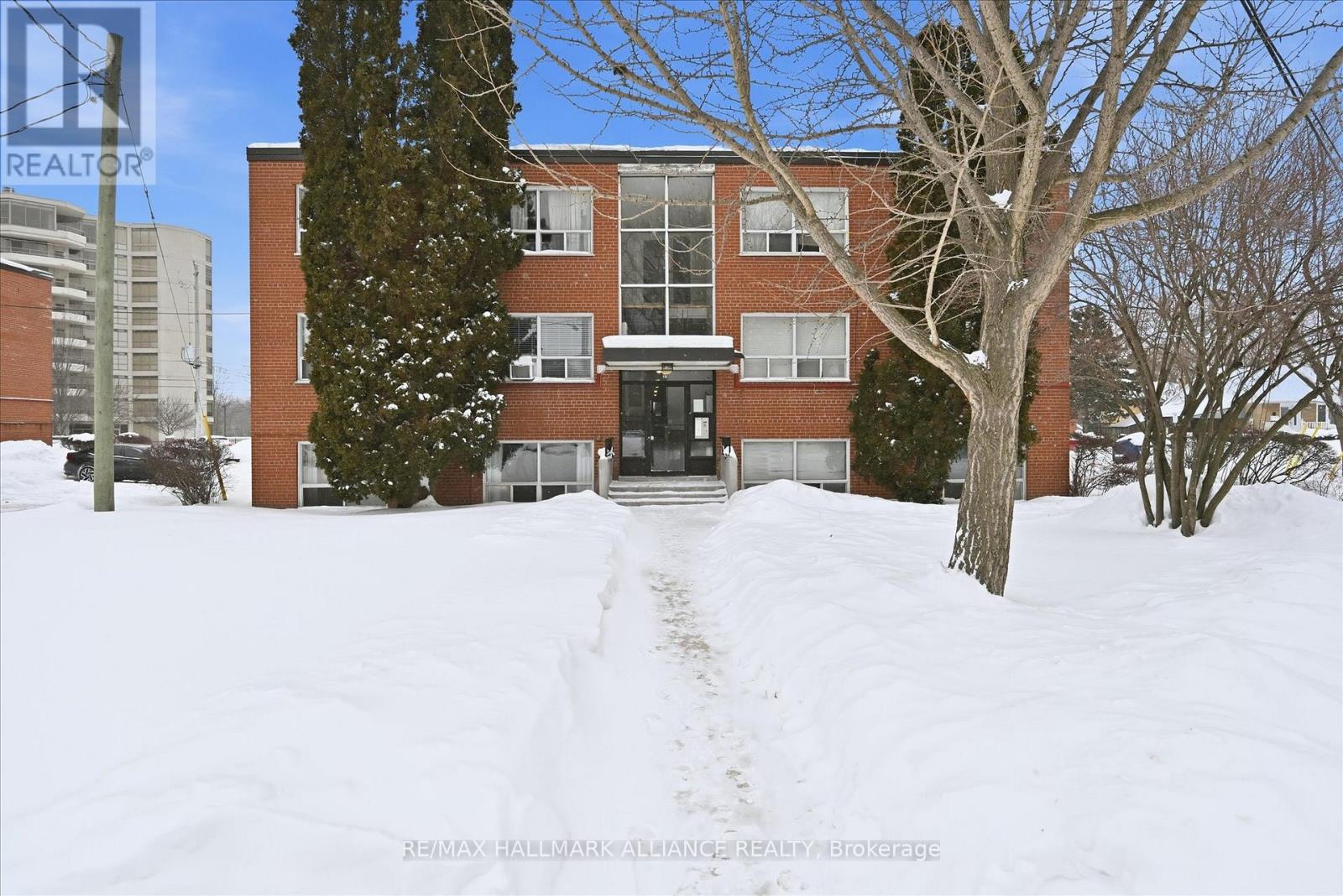 101 - 37 Mericourt Road, Hamilton, Ontario  L8S 2N5 - Photo 2 - X12737960