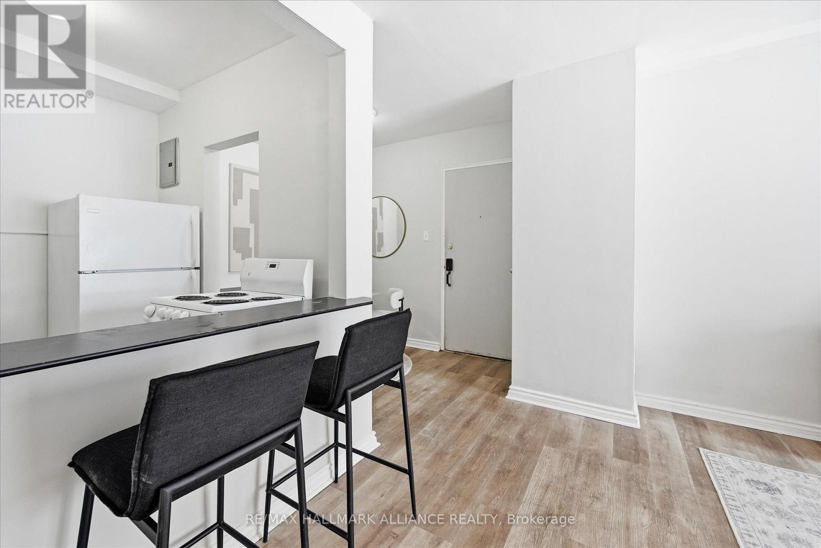 101 - 37 Mericourt Road, Hamilton, Ontario  L8S 2N5 - Photo 5 - X12737960