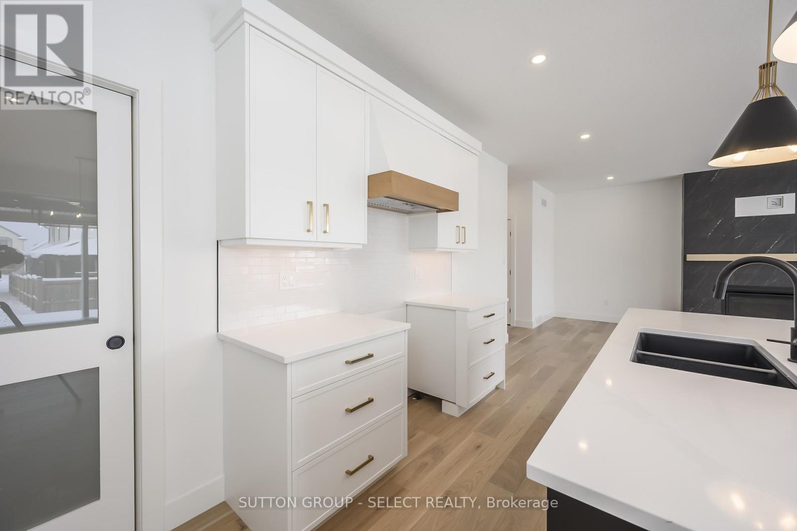 1898 Fountain Grass Drive, London South, Ontario  N6K 0M2 - Photo 10 - X12737996