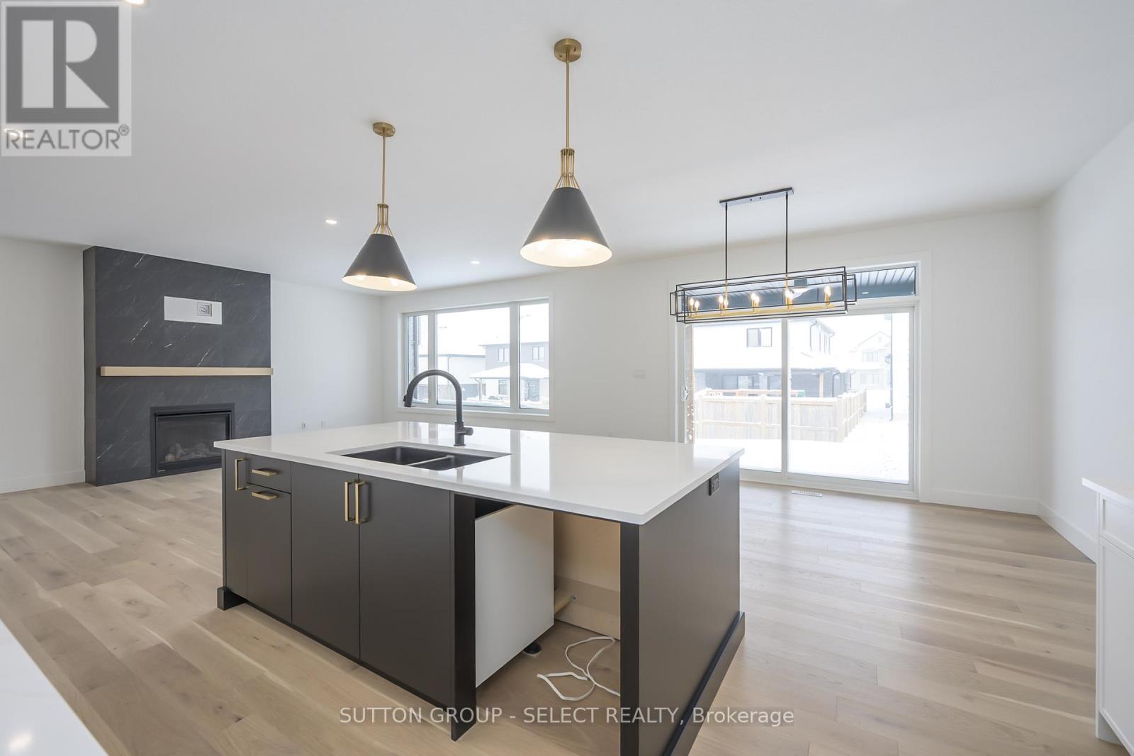 1898 Fountain Grass Drive, London South, Ontario  N6K 0M2 - Photo 11 - X12737996