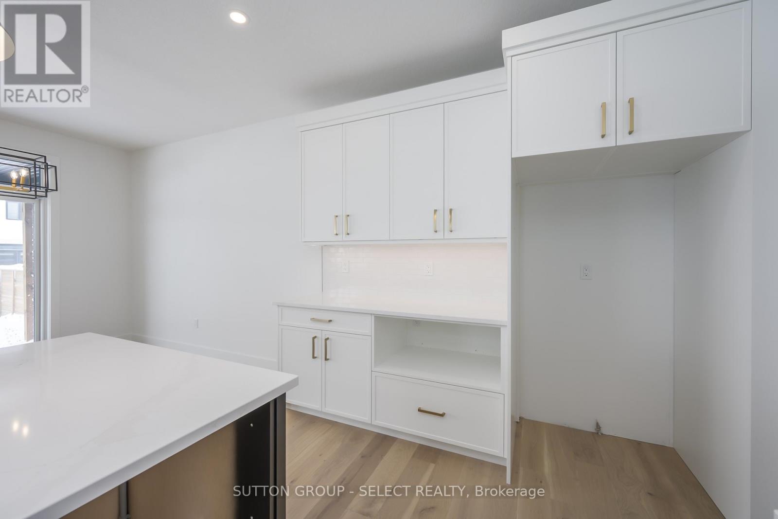 1898 Fountain Grass Drive, London South, Ontario  N6K 0M2 - Photo 12 - X12737996