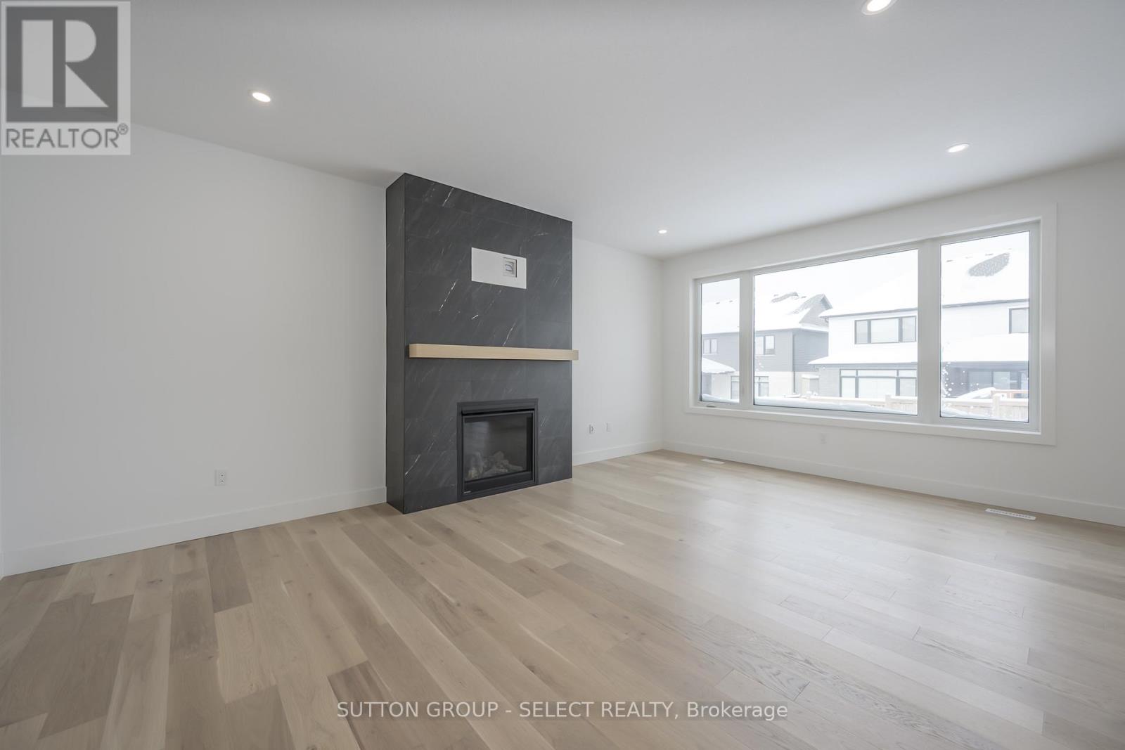 1898 Fountain Grass Drive, London South, Ontario  N6K 0M2 - Photo 4 - X12737996