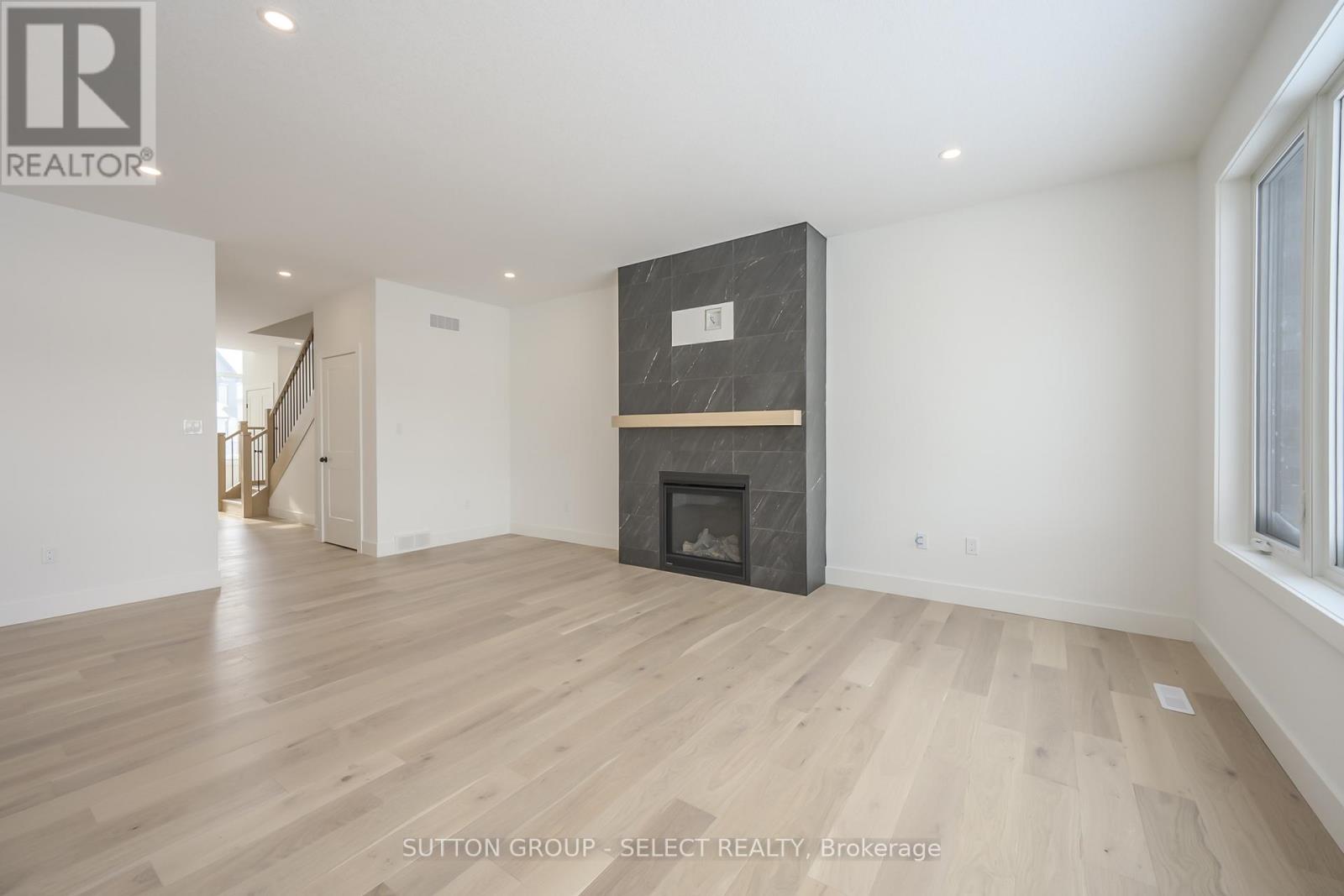 1898 Fountain Grass Drive, London South, Ontario  N6K 0M2 - Photo 5 - X12737996