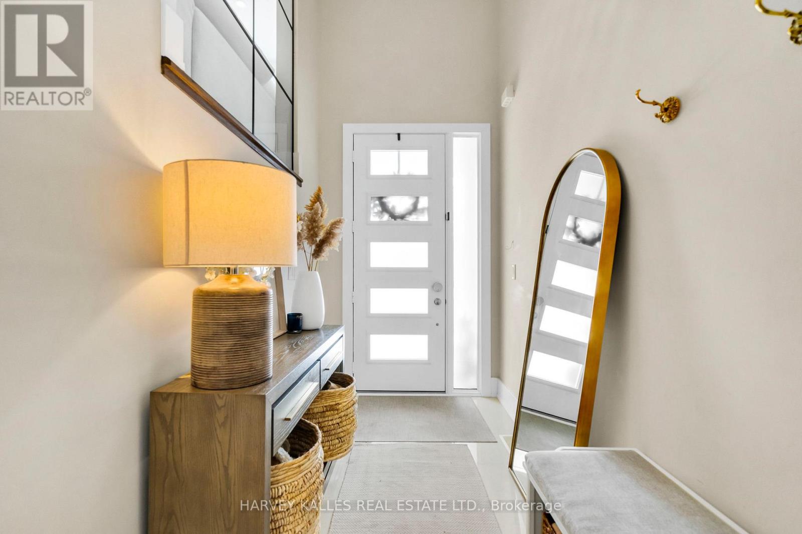 957 Eighth Street, Mississauga, Ontario  L5E 1R6 - Photo 7 - W12736306