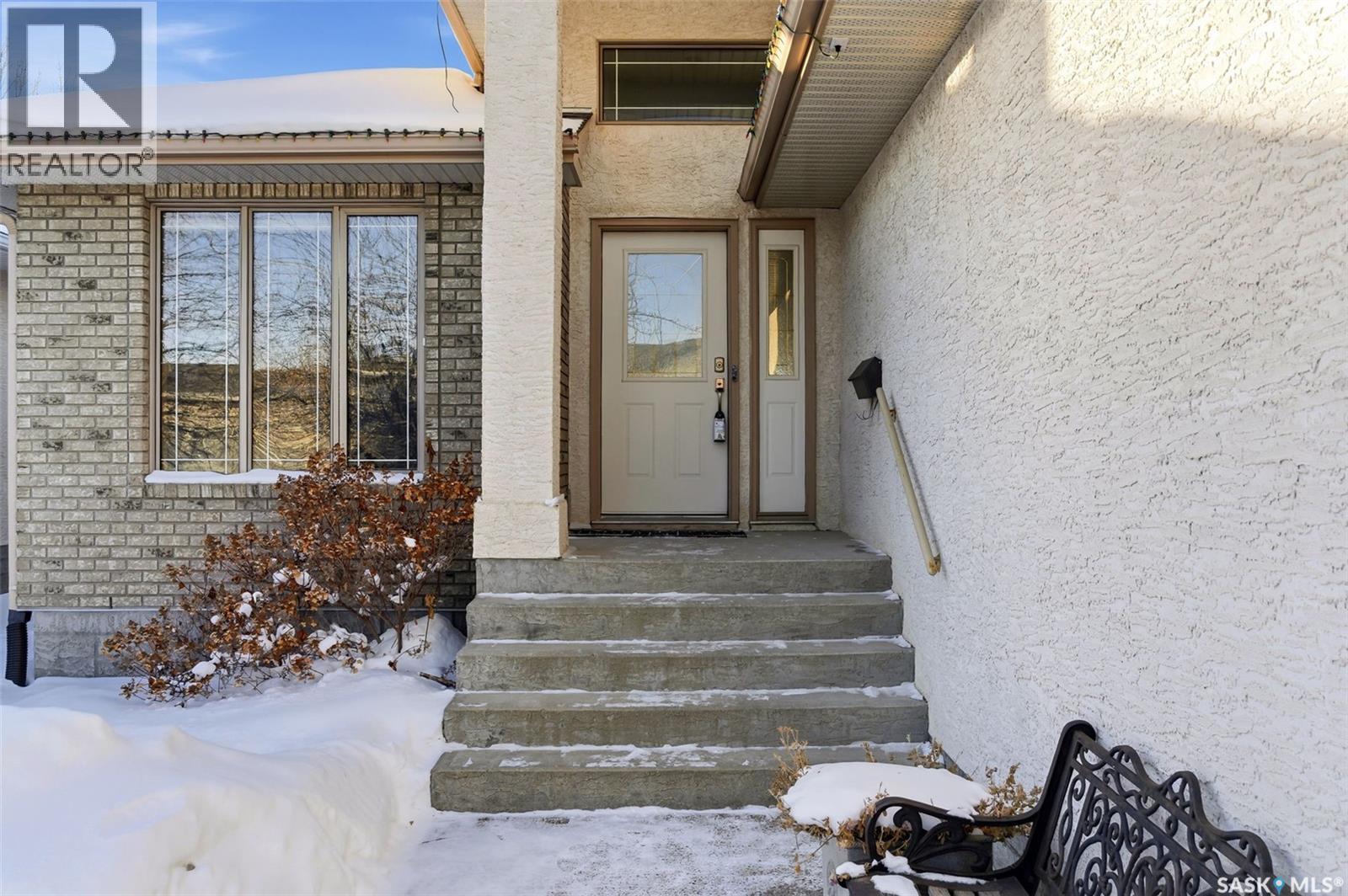 2906 St James Crescent, Regina, Saskatchewan  S4V 2Z1 - Photo 2 - SK027463