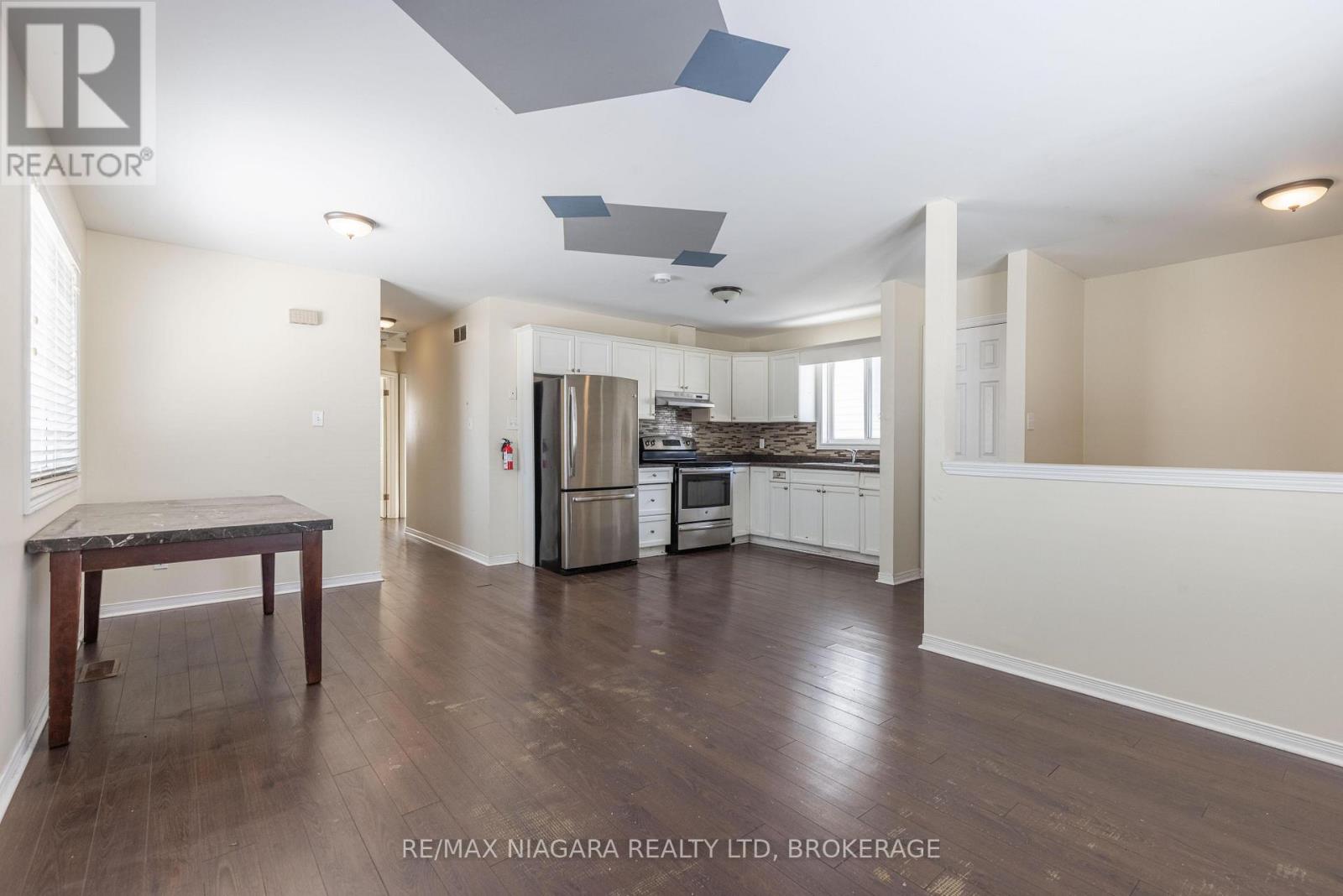 138 Carlton Street, St. Catharines, Ontario L2R 7S6 - Photo 5 - X12738014