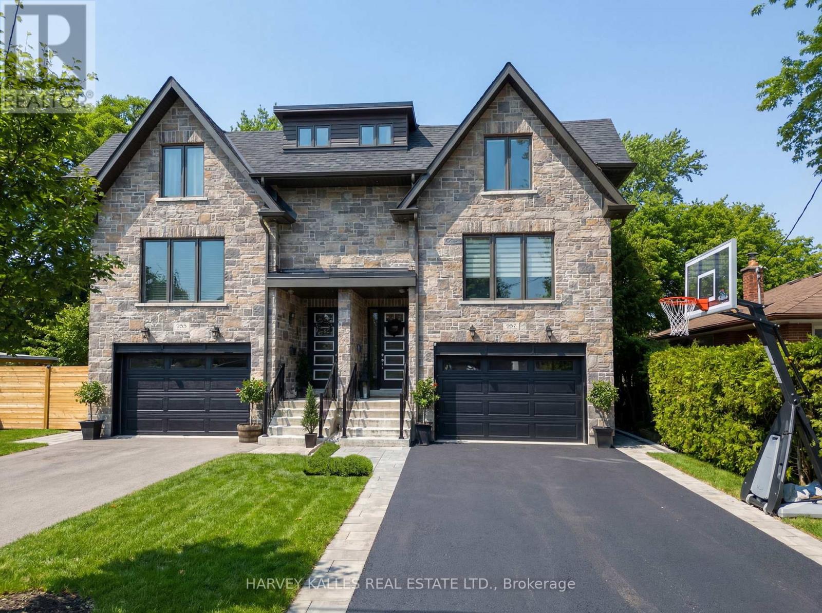 957 Eighth Street, Mississauga, Ontario  L5E 1R6 - Photo 6 - W12736306