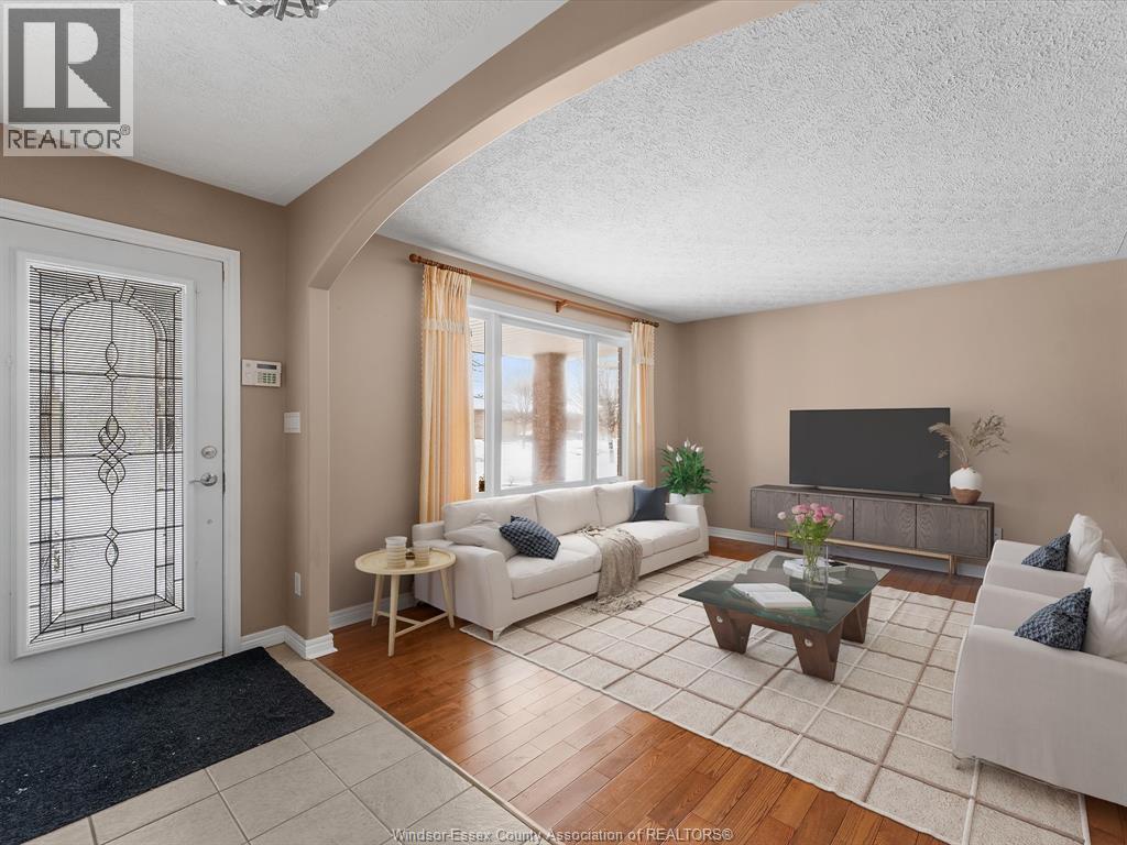 2167 Curry Avenue, Windsor, Ontario N9B 3X5 - Photo 2 - 26002090