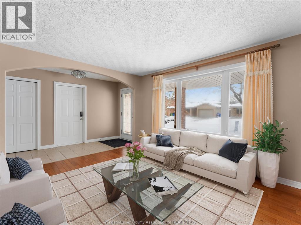 2167 Curry Avenue, Windsor, Ontario N9B 3X5 - Photo 3 - 26002090