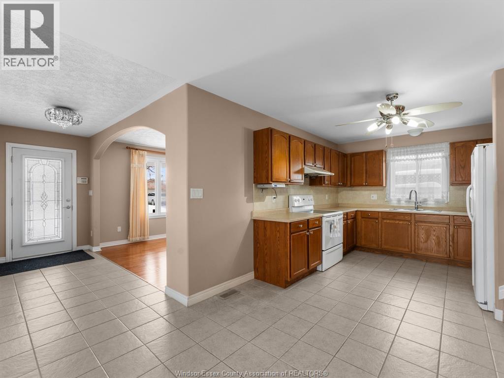 2167 Curry Avenue, Windsor, Ontario N9B 3X5 - Photo 8 - 26002090