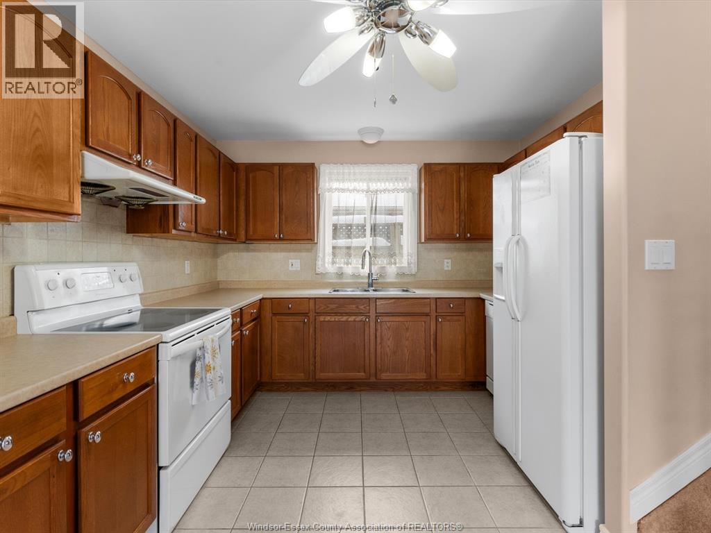 2167 Curry Avenue, Windsor, Ontario N9B 3X5 - Photo 9 - 26002090