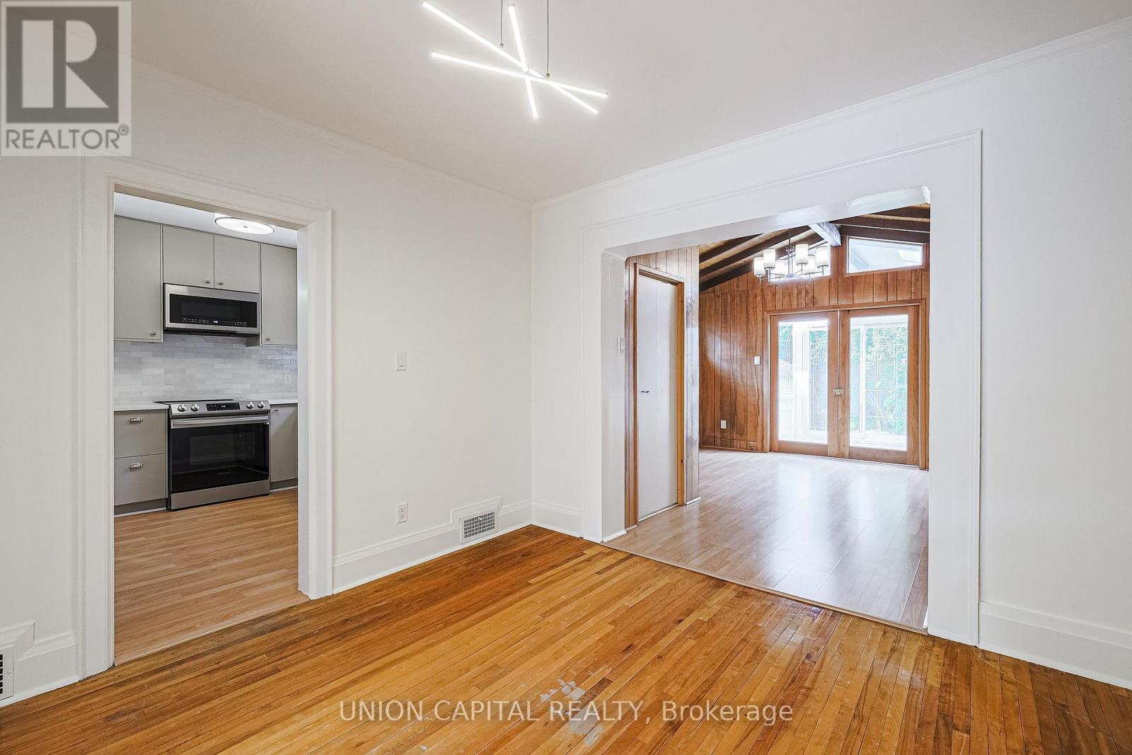 1064 Royal York Road, Toronto, Ontario  M8X 2G7 - Photo 11 - W12738002