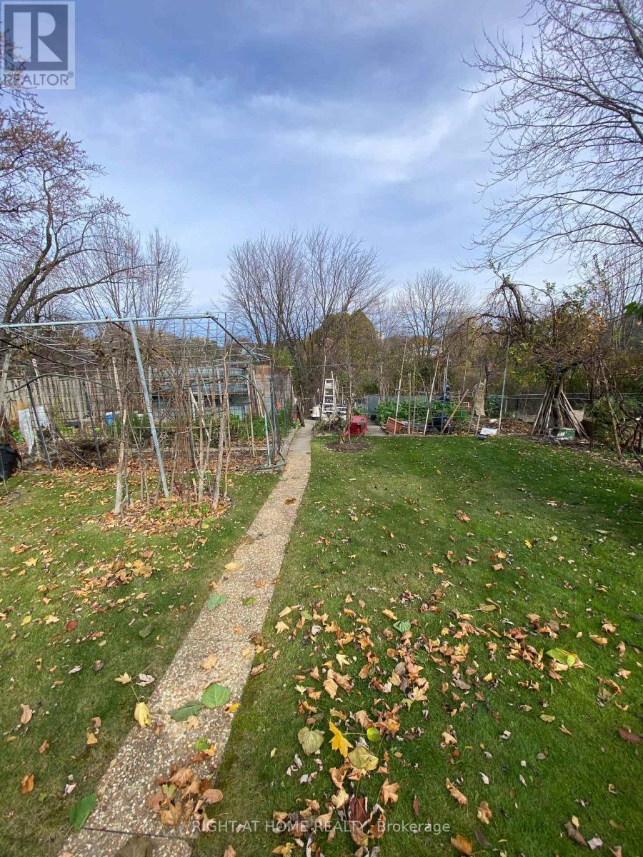 Lower - 3635 Bluestream Crescent, Mississauga, Ontario  L4Y 3S5 - Photo 10 - W12738024