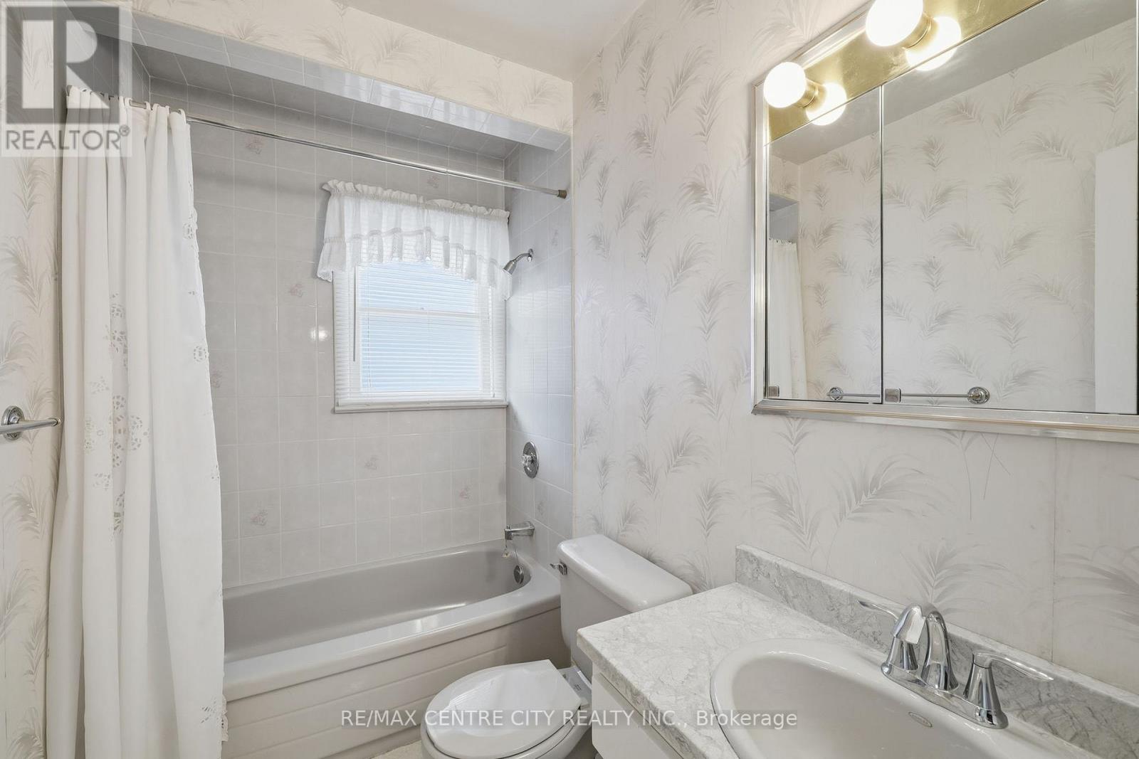 81 Clive Road, Kitchener, Ontario  N2H 3N5 - Photo 19 - X12738048