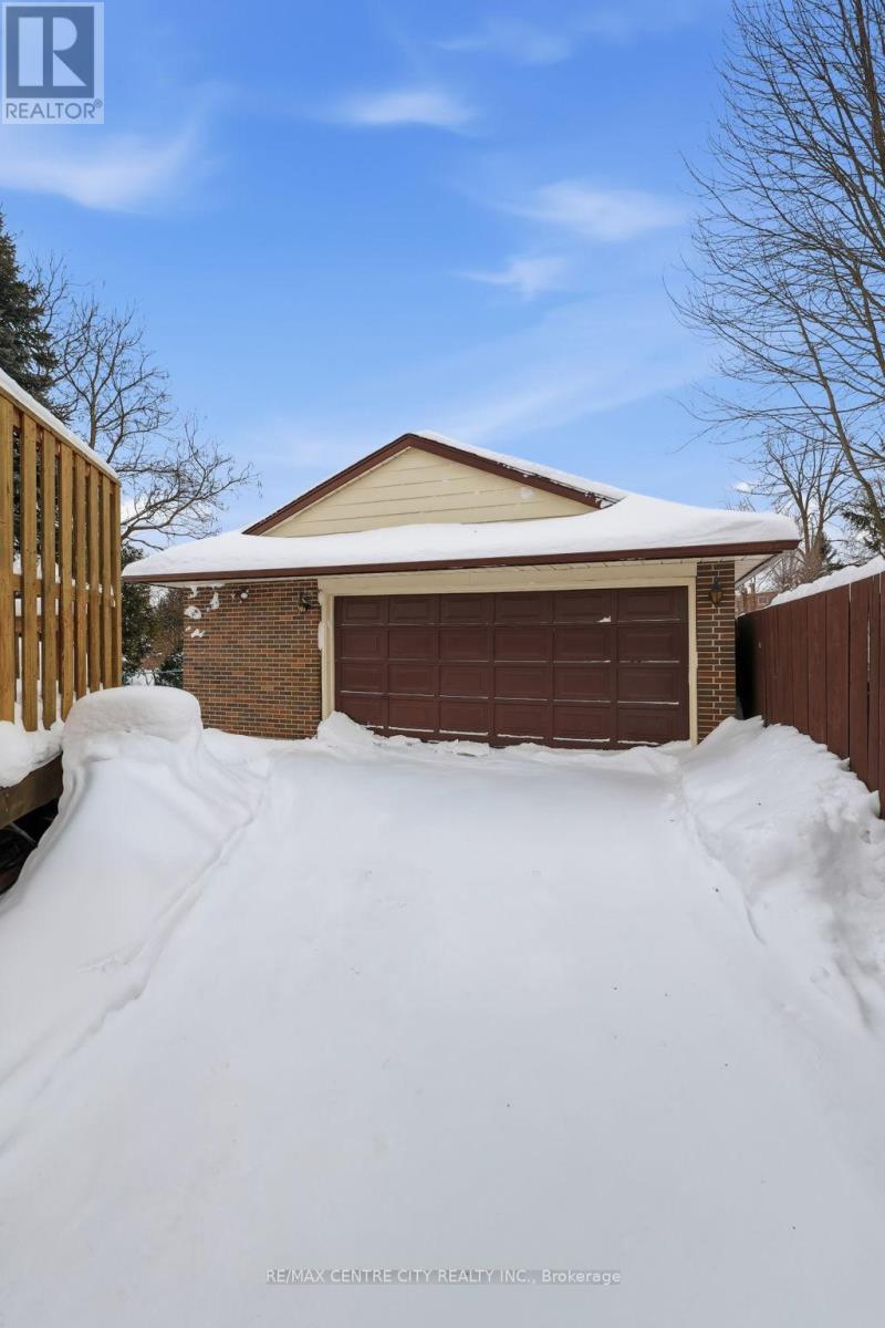 81 Clive Road, Kitchener, Ontario  N2H 3N5 - Photo 2 - X12738048