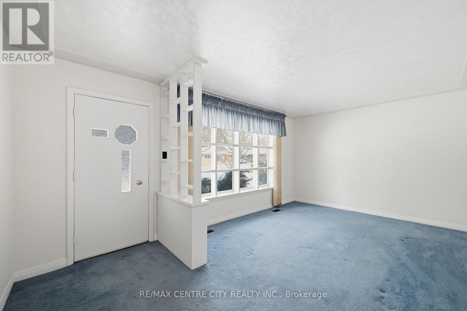 81 Clive Road, Kitchener, Ontario  N2H 3N5 - Photo 4 - X12738048