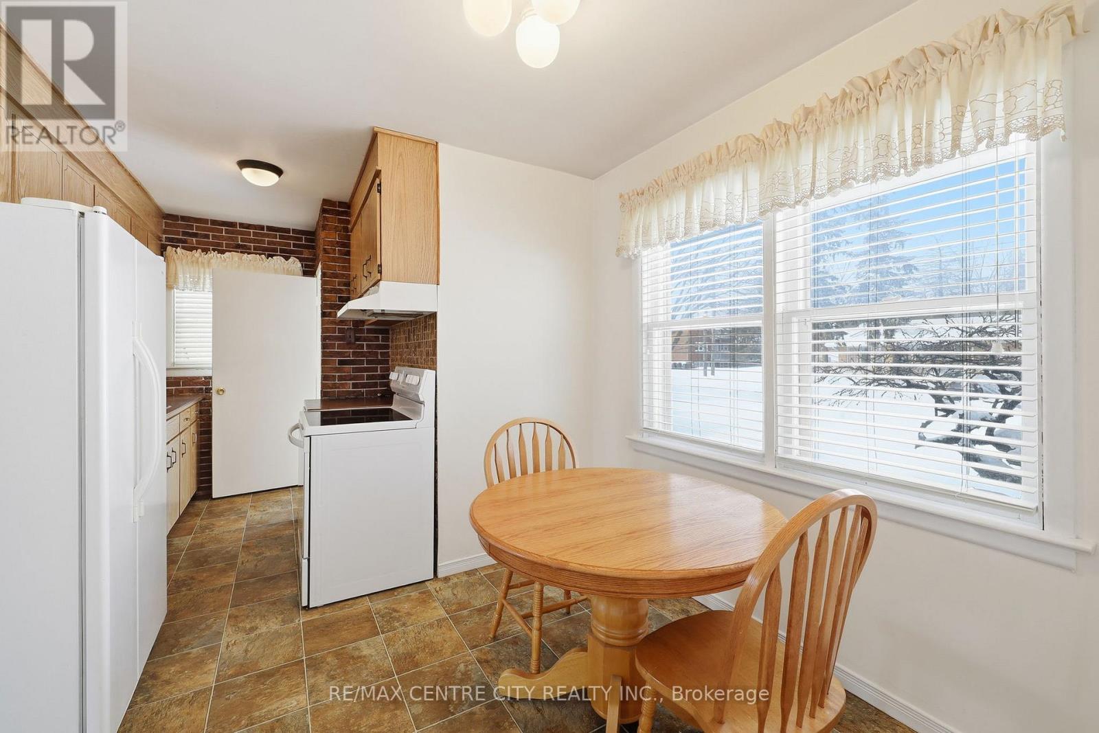 81 Clive Road, Kitchener, Ontario  N2H 3N5 - Photo 7 - X12738048