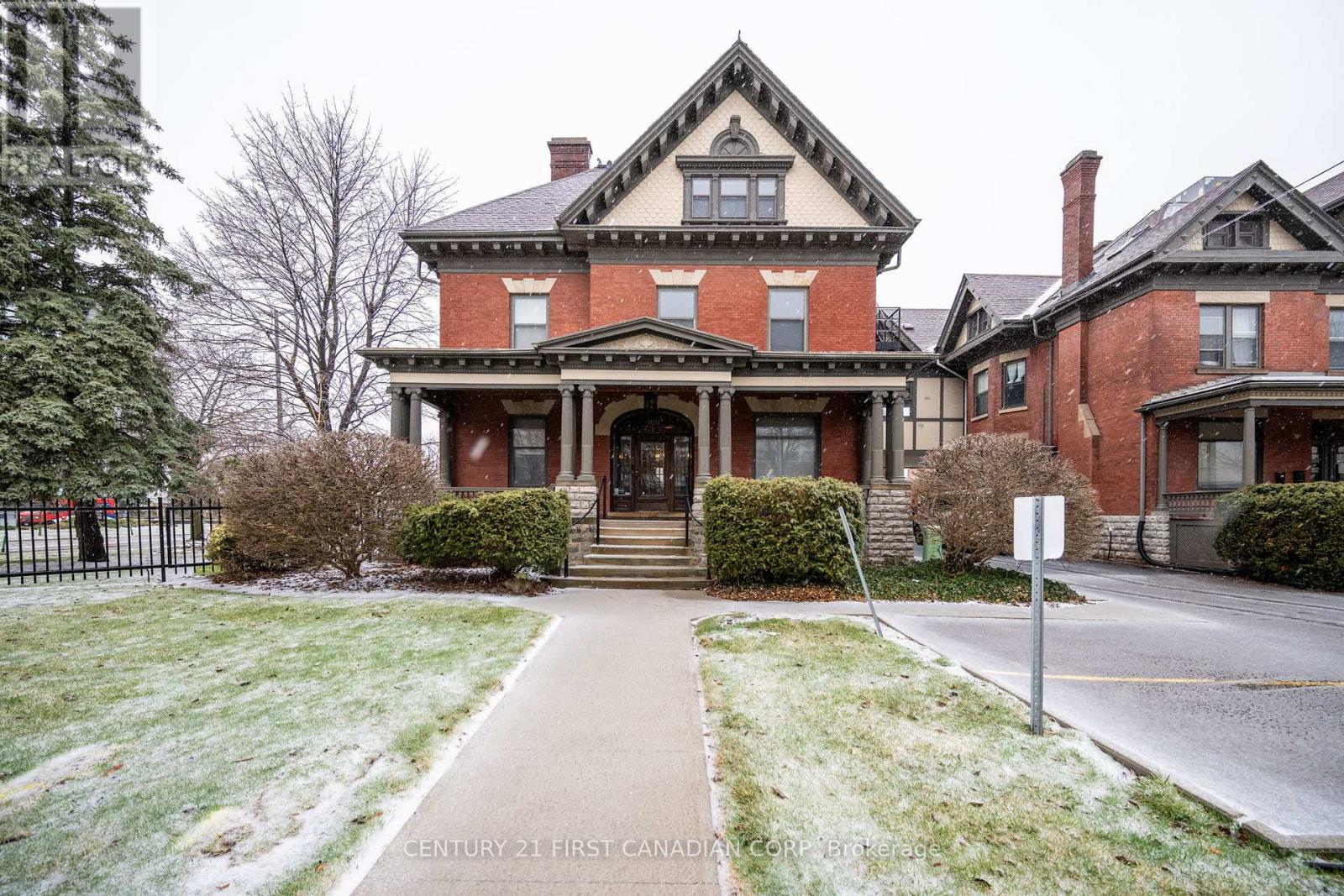 Entire Second Floor - 400 Queens Avenue, London East, Ontario N6B 1X9 - Photo 1 - X12738058