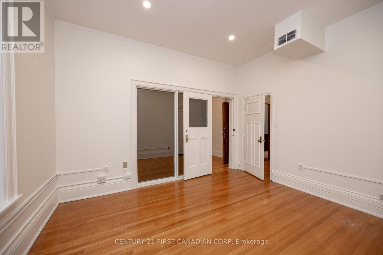 Entire Second Floor - 400 Queens Avenue, London East, Ontario N6B 1X9 - Photo 11 - X12738058