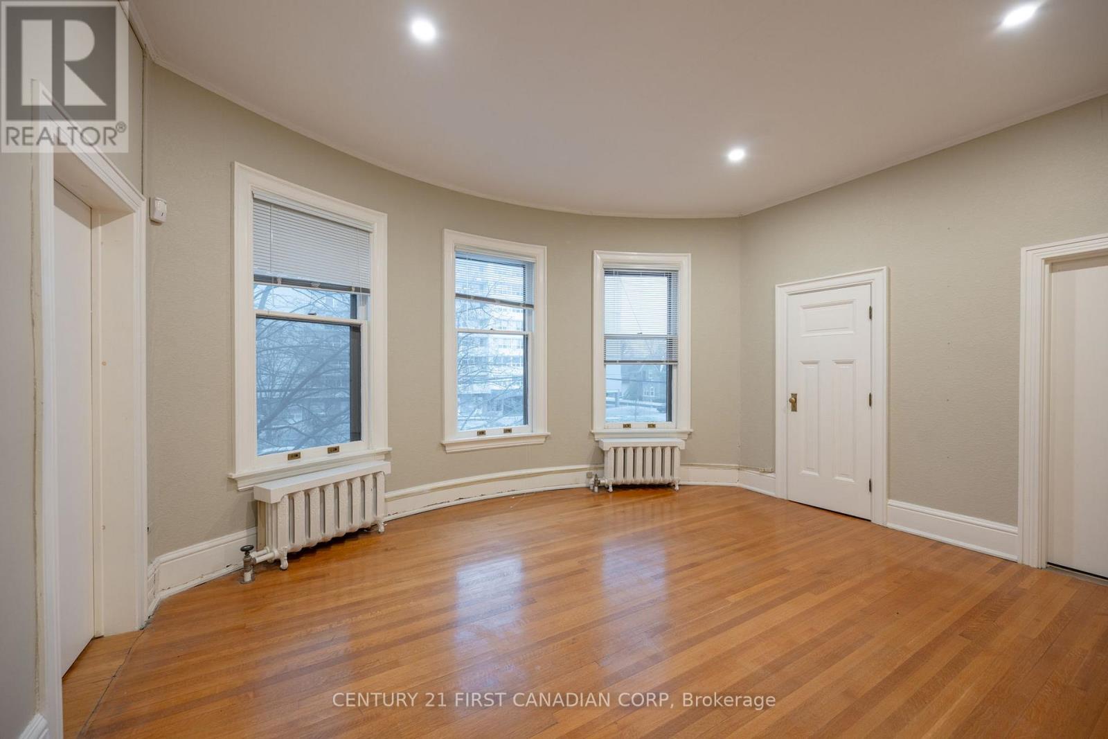 Entire Second Floor - 400 Queens Avenue, London East, Ontario N6B 1X9 - Photo 12 - X12738058