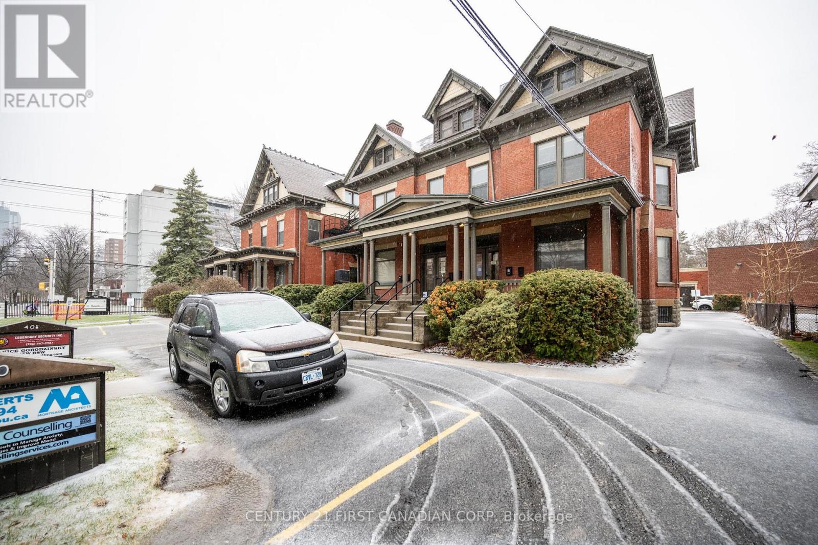 Entire Second Floor - 400 Queens Avenue, London East, Ontario N6B 1X9 - Photo 17 - X12738058